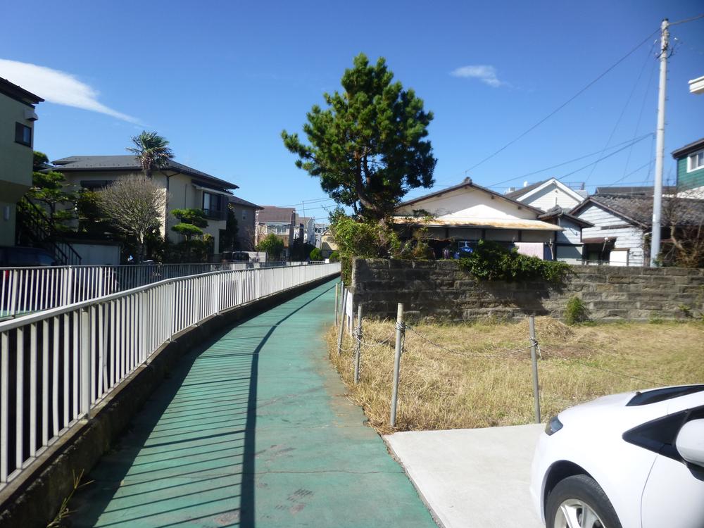 Local photos, including front road. There in the 43 Article 61 road, Put you normal car.