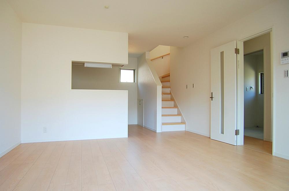 Local appearance photo. While the dishes because it is in the living room stairs can say is, "Have a nice day" and "Welcome back.". 