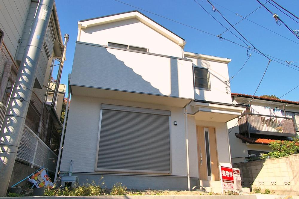 Local appearance photo. Good local of per sun per south road and south terraced. 