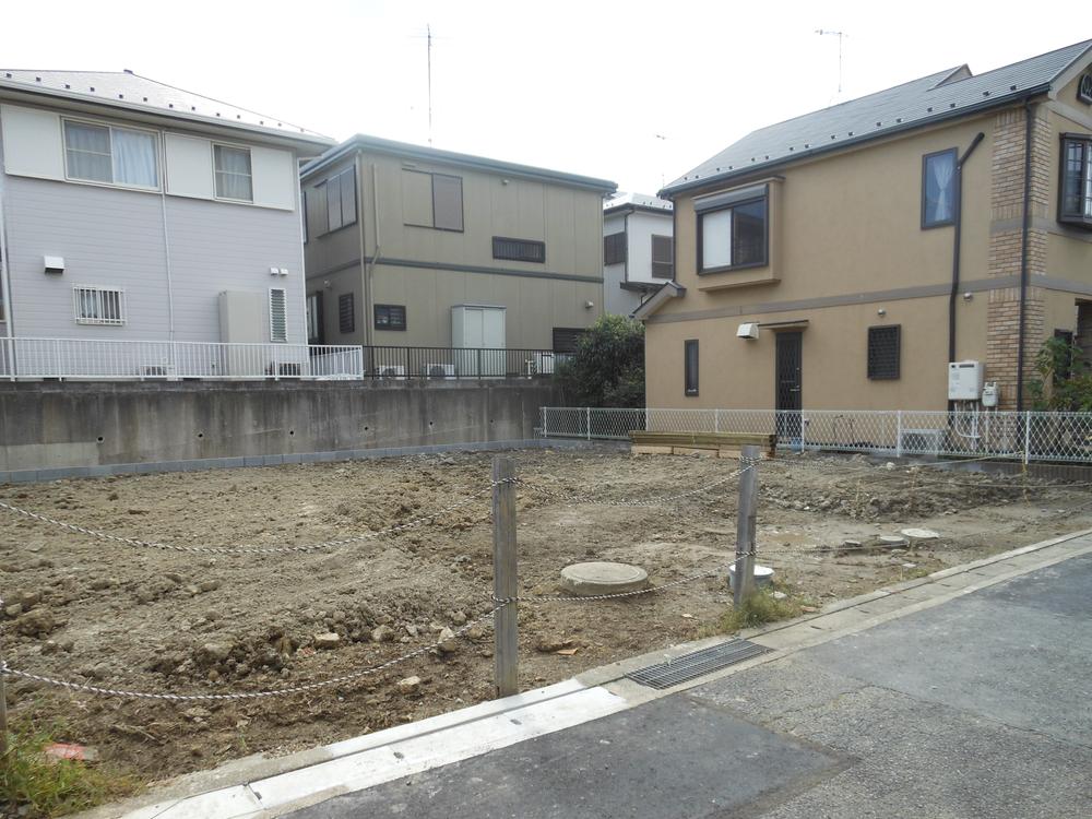 Local photos, including front road. Local (10 May 2013) Shooting