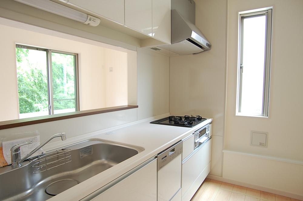 Kitchen. A clean system kitchen of color ring.