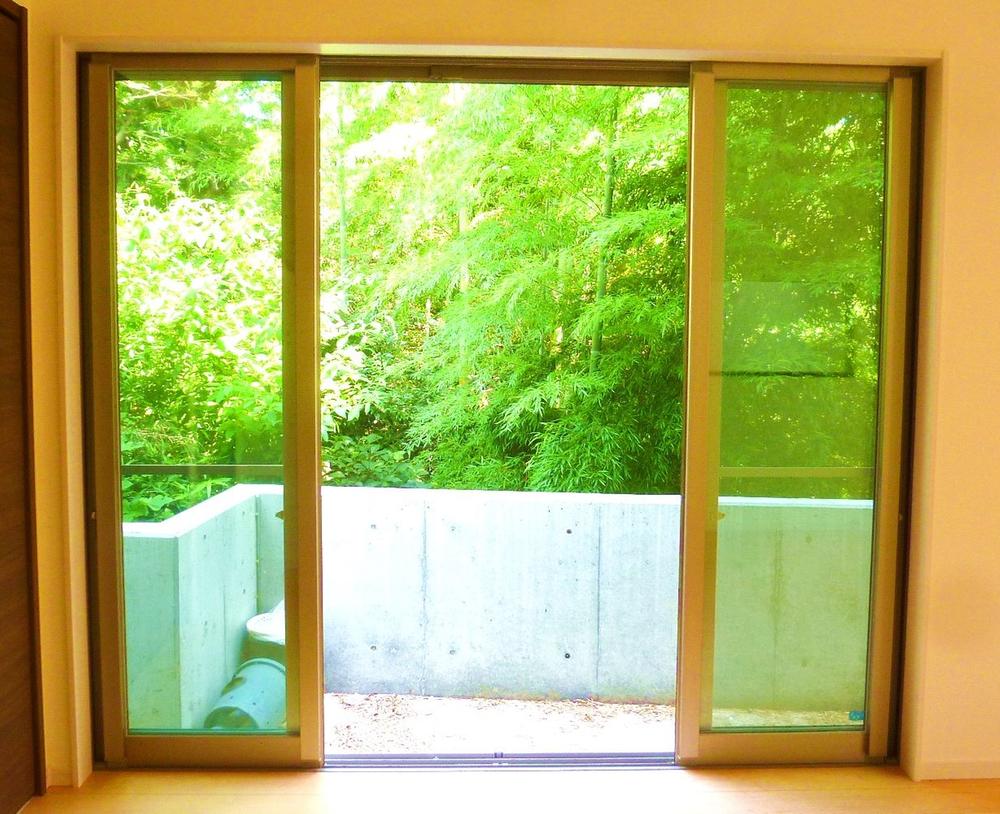 Living. Like window, such as stuffed green. Fresh wind blowing through the swaying swaying Komorebi.