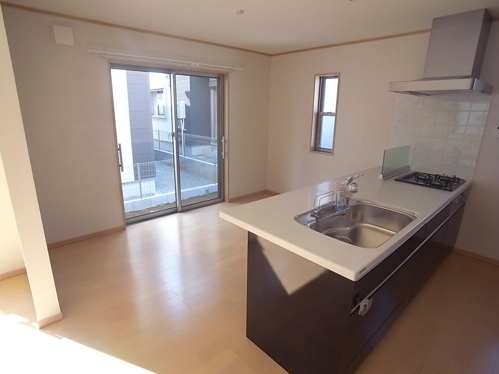 Same specifications photo (kitchen). Conversation with the family is the popular face-to-face kitchen bouncing. (Same specifications photo)