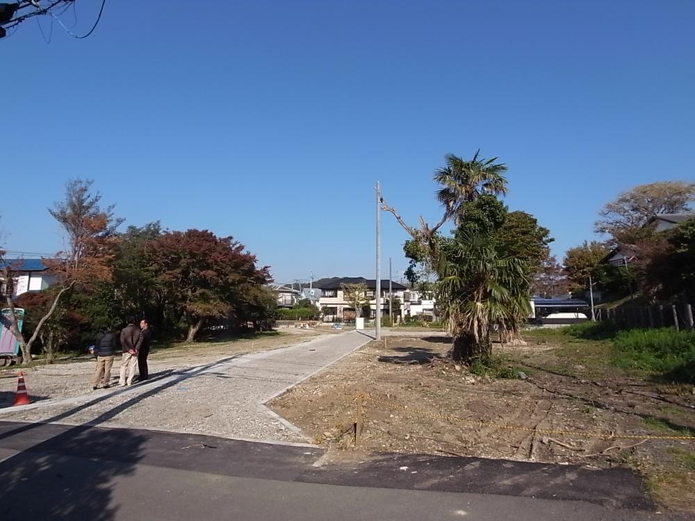 Local photos, including front road. Road be established will be streets and refreshing. Local (11 May 2013) Shooting