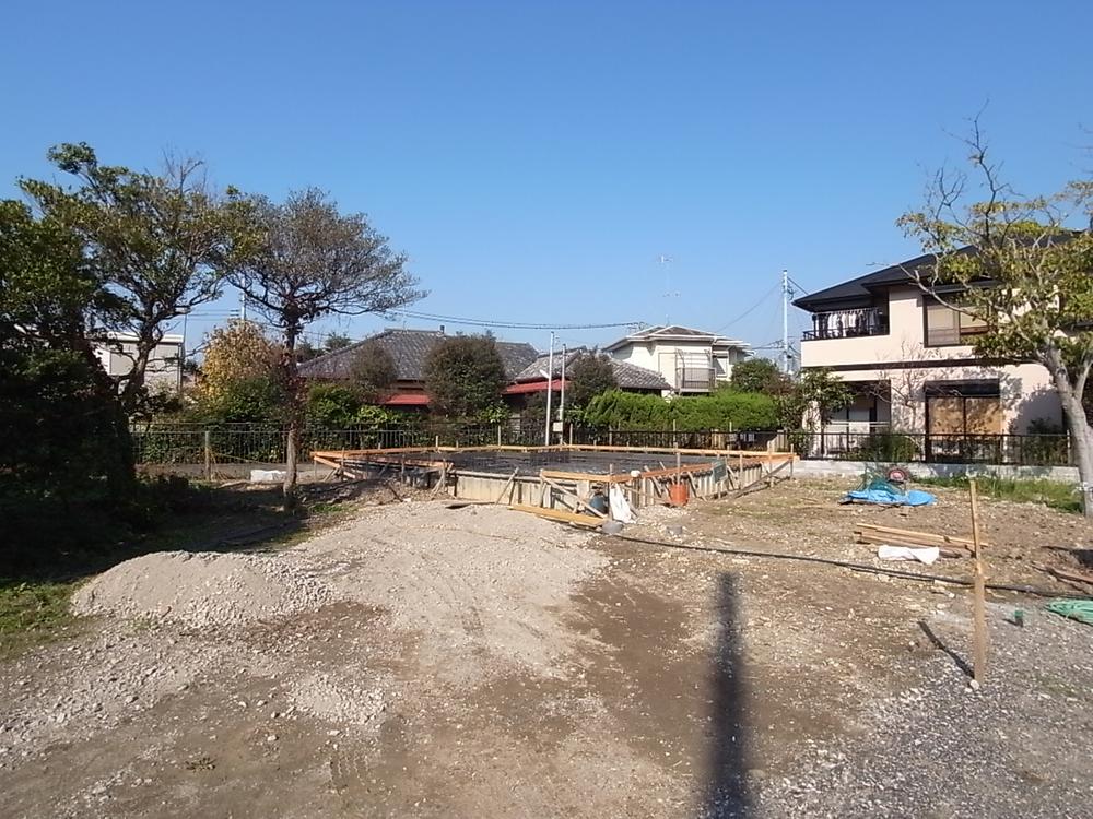 Local photos, including front road. Local (11 May 2013) Shooting