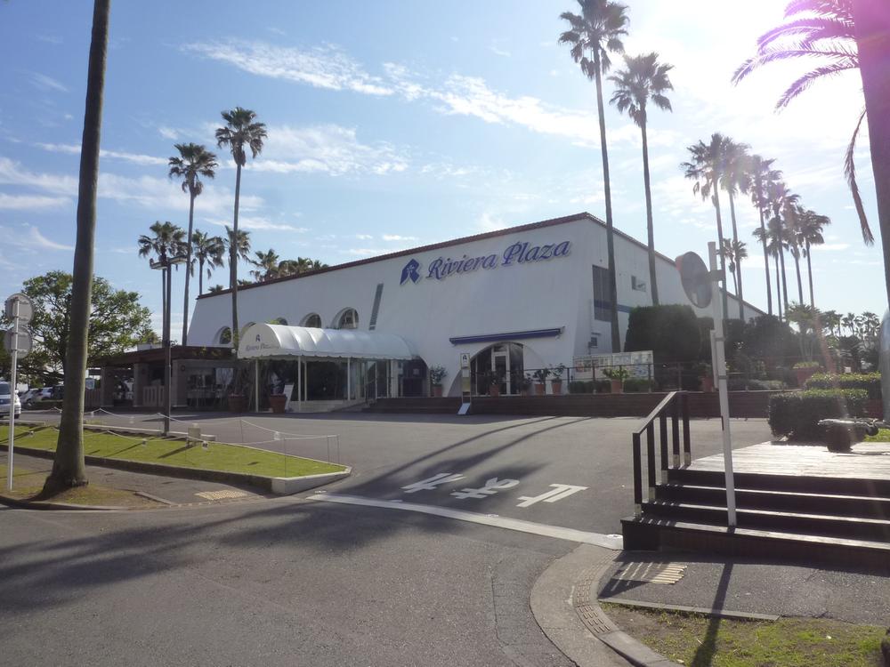 Streets around. Zushi also about 700m to 700m Zushi Marina to Marina. Resort feeling of plenty.