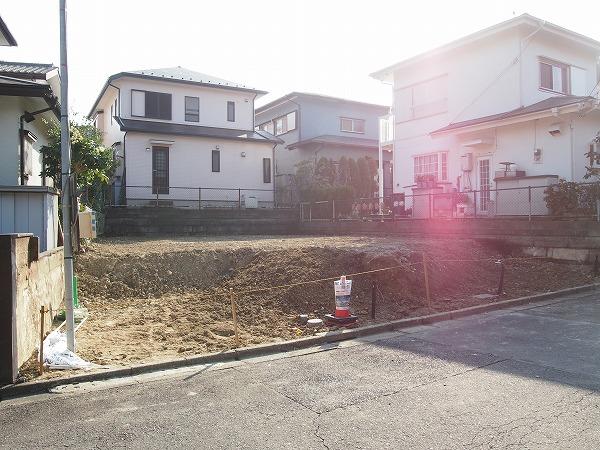 Local photos, including front road. Local (12 May 2013) Shooting