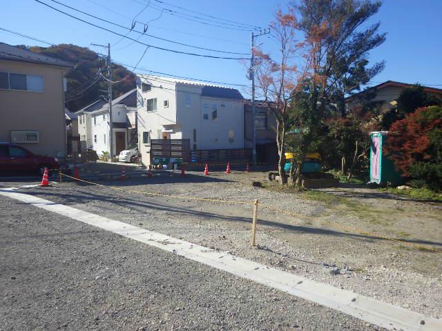 Local land photo. Good per sun per southwest corner lot.