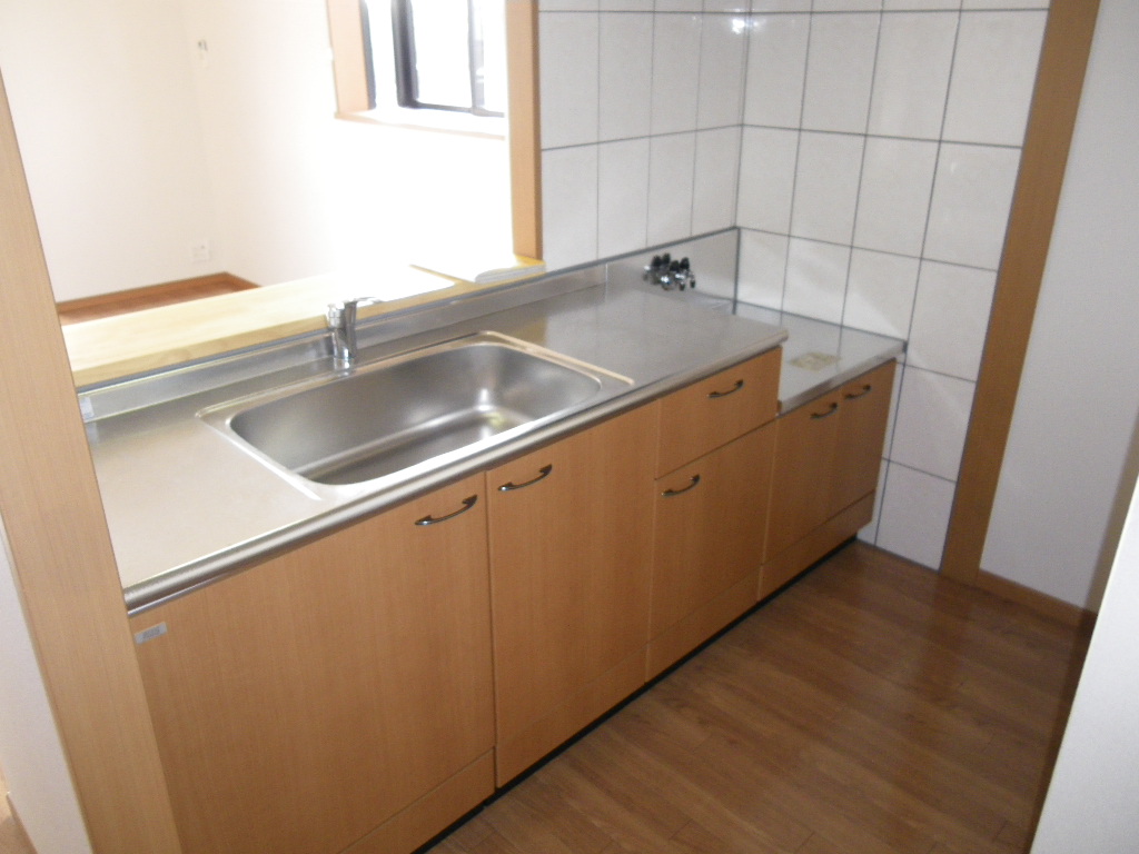 Kitchen. Medium room Mu bay window