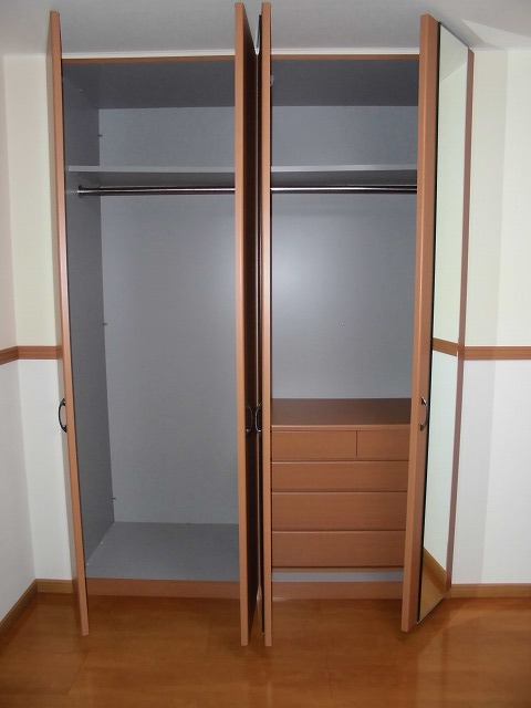 Receipt. Also chest in the closet ☆