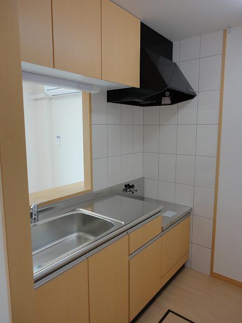 Kitchen. Happy face-to-face kitchen ☆