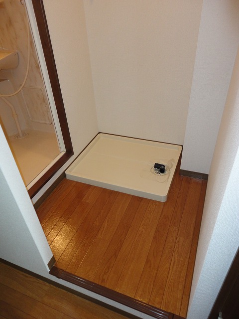 Washroom. Is Indoor Laundry Area ☆