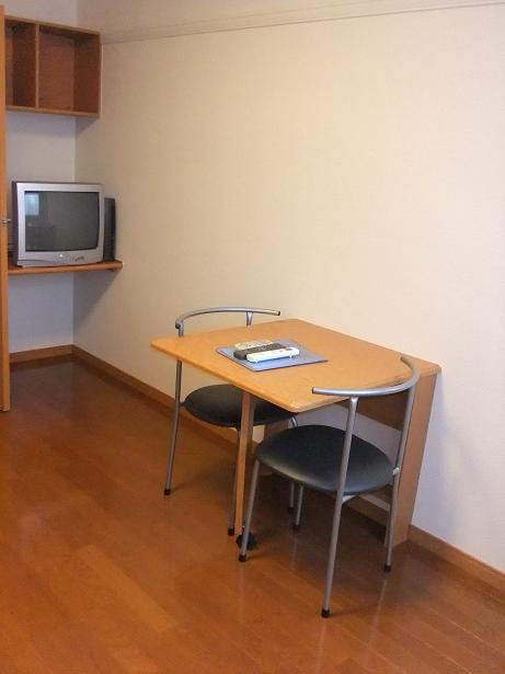 Living and room. The first floor is the flooring ☆