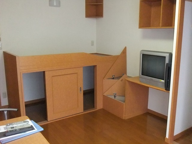 Living and room. The first floor is the flooring ☆