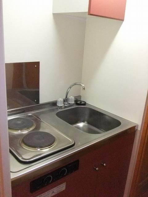 Kitchen. 2 is a neck kitchen with electric stove ☆