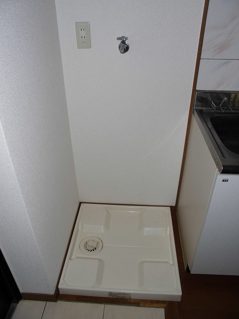 Other Equipment. Indoor Laundry Storage ☆