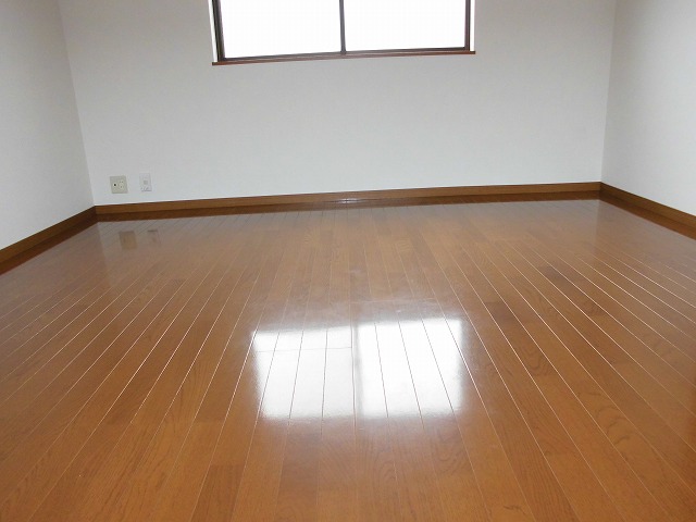 Living and room. Ventilation is also good because the window is in the north and south ☆