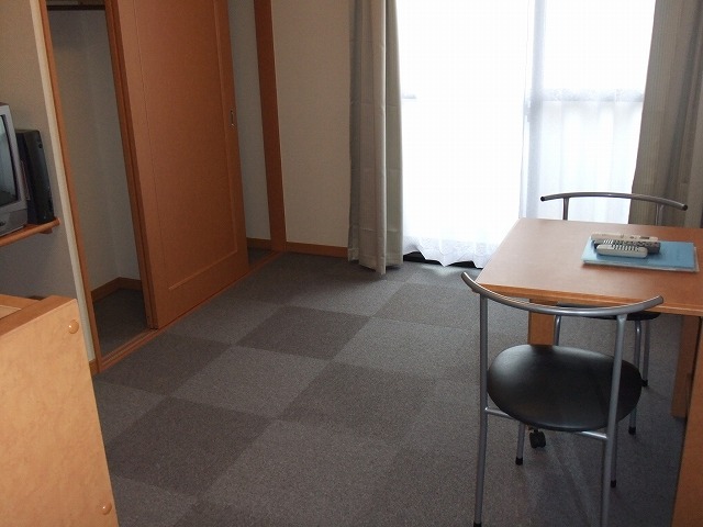 Living and room. The first floor is the flooring ☆