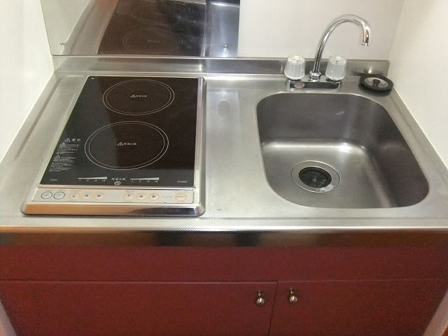 Kitchen. 2 is a neck kitchen with electric stove ☆