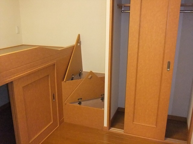 Living and room. Stairs go up to bed is also internal storage ☆