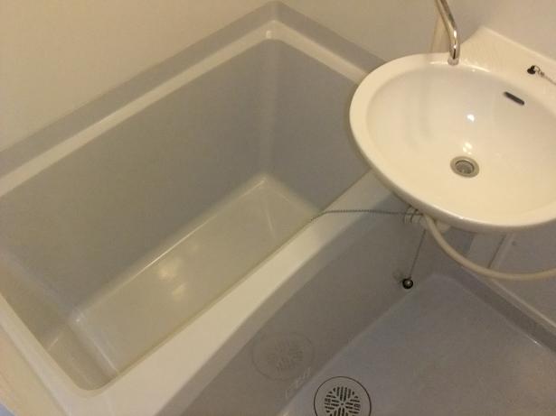 Bath. It is with bathroom ventilation dryer ☆