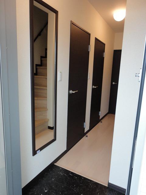 Entrance. There is also It is also Batchishi of check before going out full-length mirror ☆