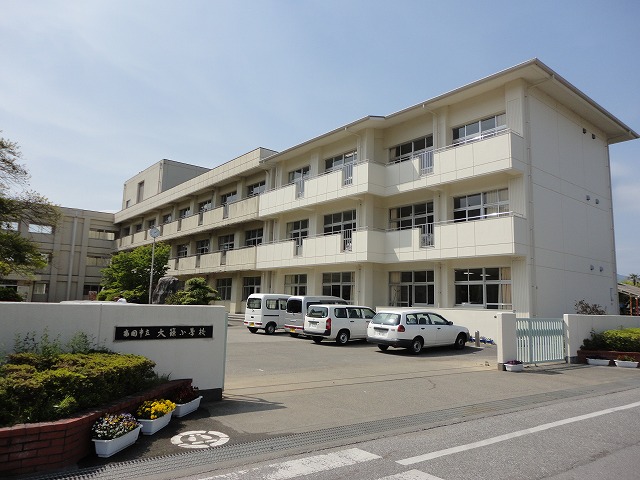 Primary school. 1719m to tropical Municipal Osasa elementary school (elementary school)