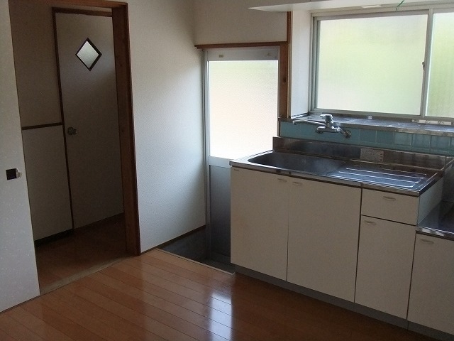 Kitchen. 4.5 is the Pledge dining kitchen ☆