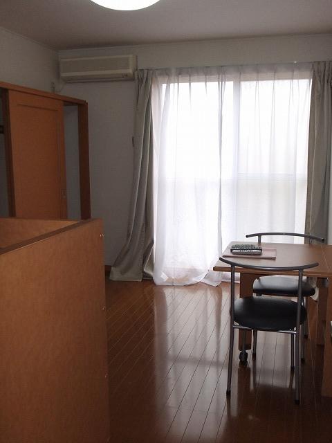 Living and room. The first floor is the flooring ☆