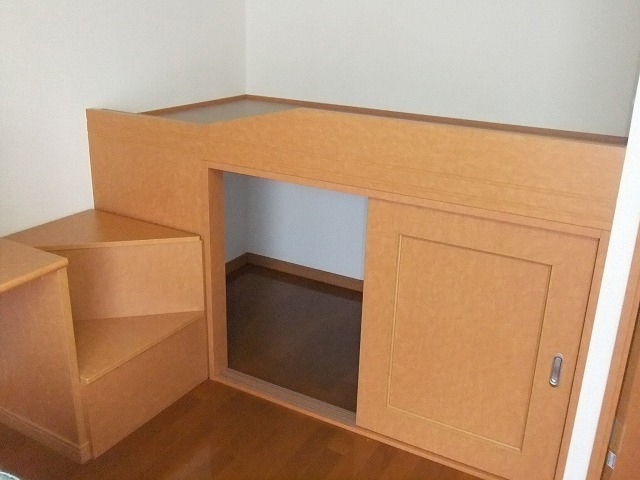 Living and room. There are existing bedding ☆