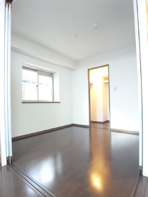 Living and room. bay window ・ Walk-in closet