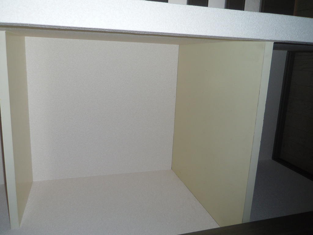 Receipt. There is a convenient storage compartment in the hallway