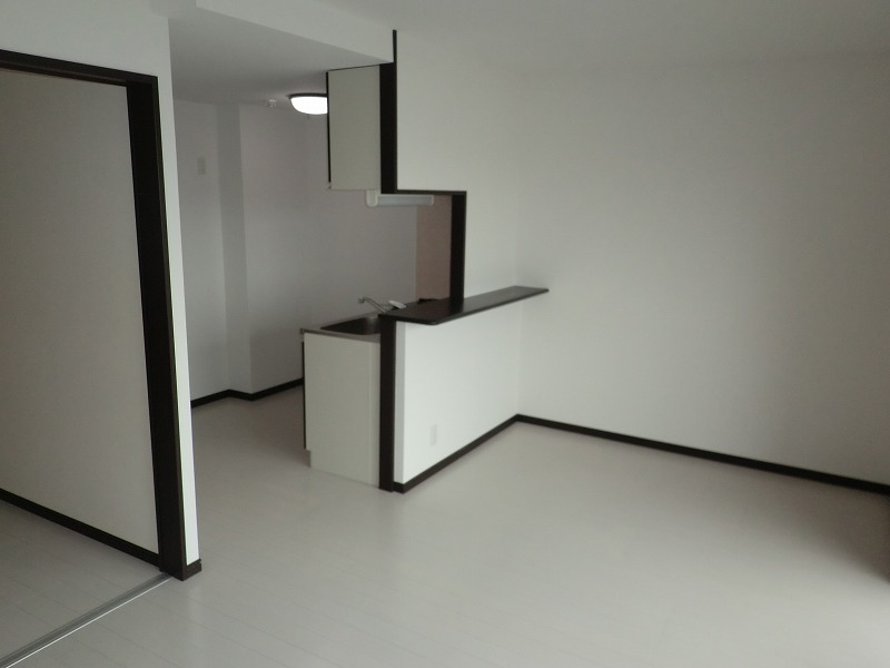 Living and room. ※ Photos will give priority to the current state in another one in Room.