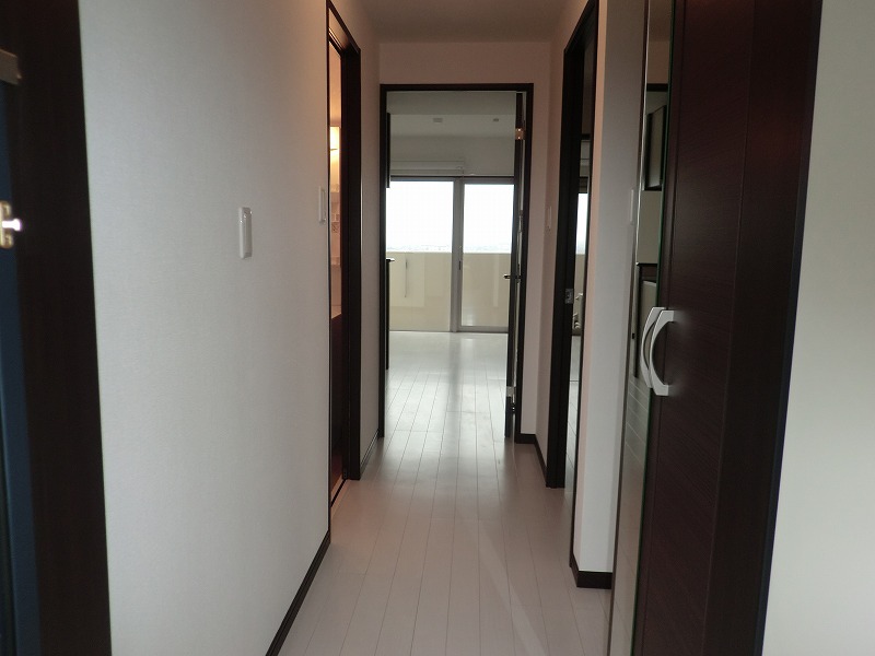 Entrance. ※ Photos will give priority to the current state in another one in Room.