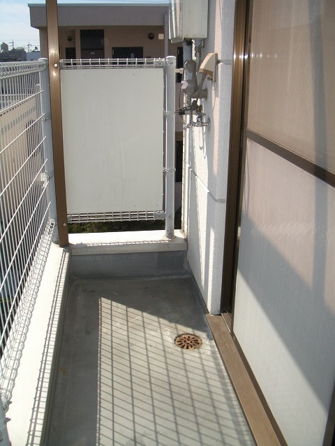 Balcony. Laundry Area ・ Sunny