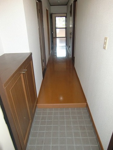 Entrance. There are spacious also passage ☆