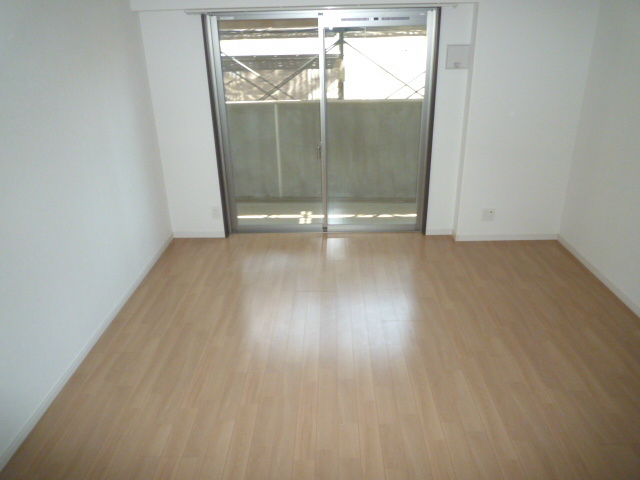 Other. It is very bright because it is a south-facing room ☆