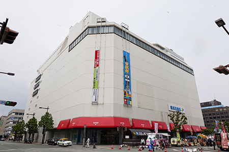 Shopping centre. 520m to residents department store (shopping center)