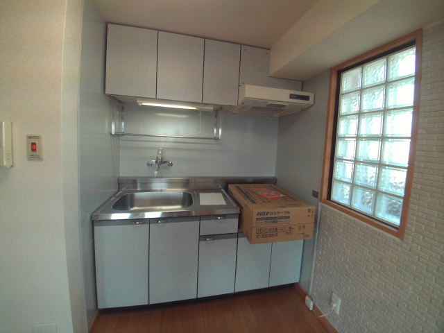 Kitchen. With new gas stove!