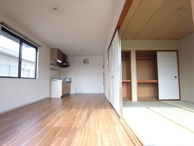 Living and room. Day is good ^^