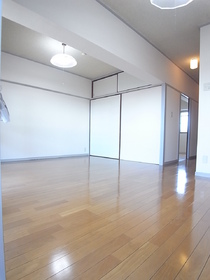 Living and room. Air conditioning is equipped with one