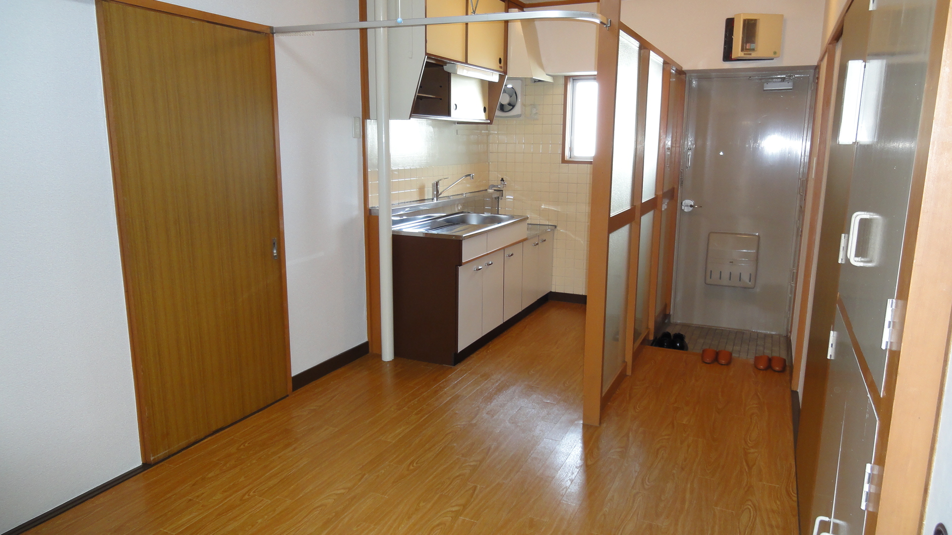 Kitchen. Flooring is a new article.