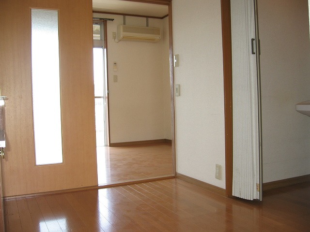 Living and room. Since Kugireru the living room does not contain the smell of the kitchen