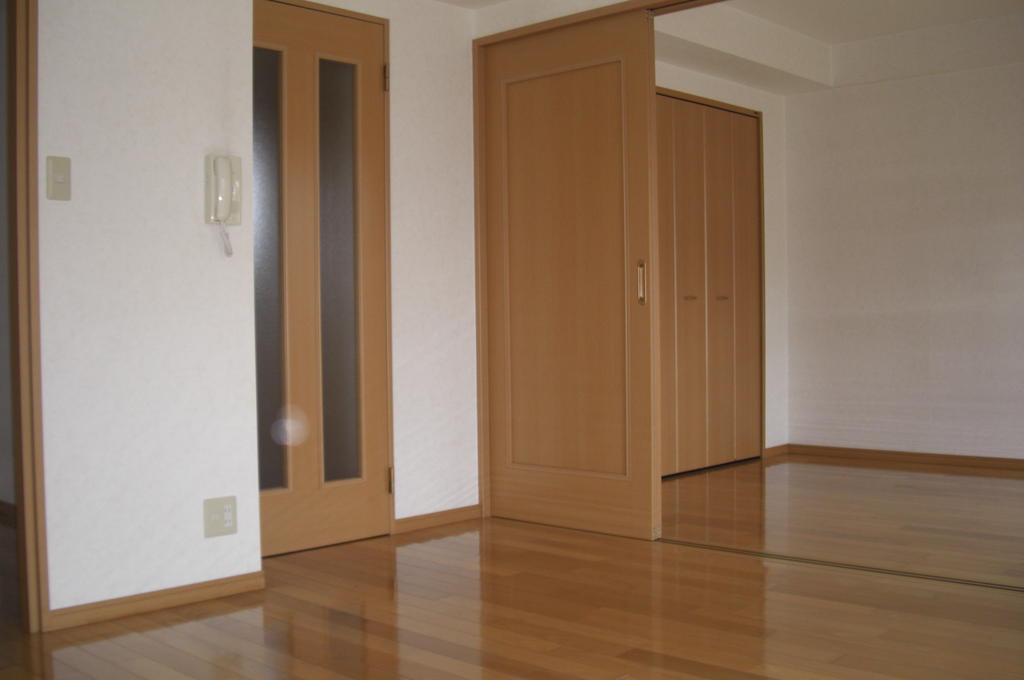 Living and room. Spacious rooms!