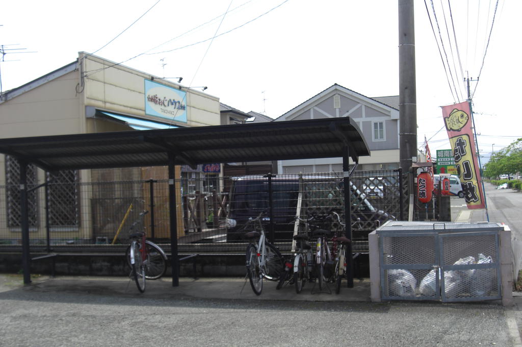 Other common areas. Bicycle-parking space! Garbage yard!