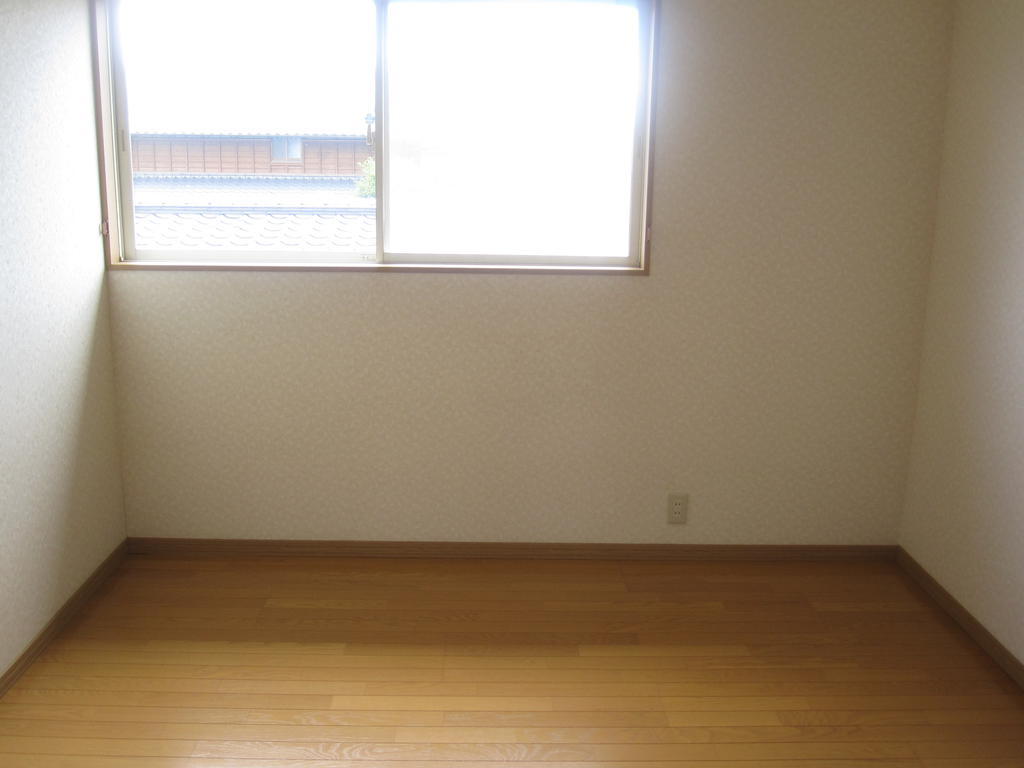 Other room space. Living next to the Western-style