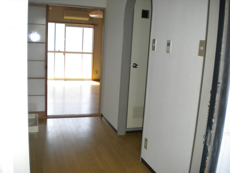 Entrance. Enter and there is a wide corridor of frontage entrance!