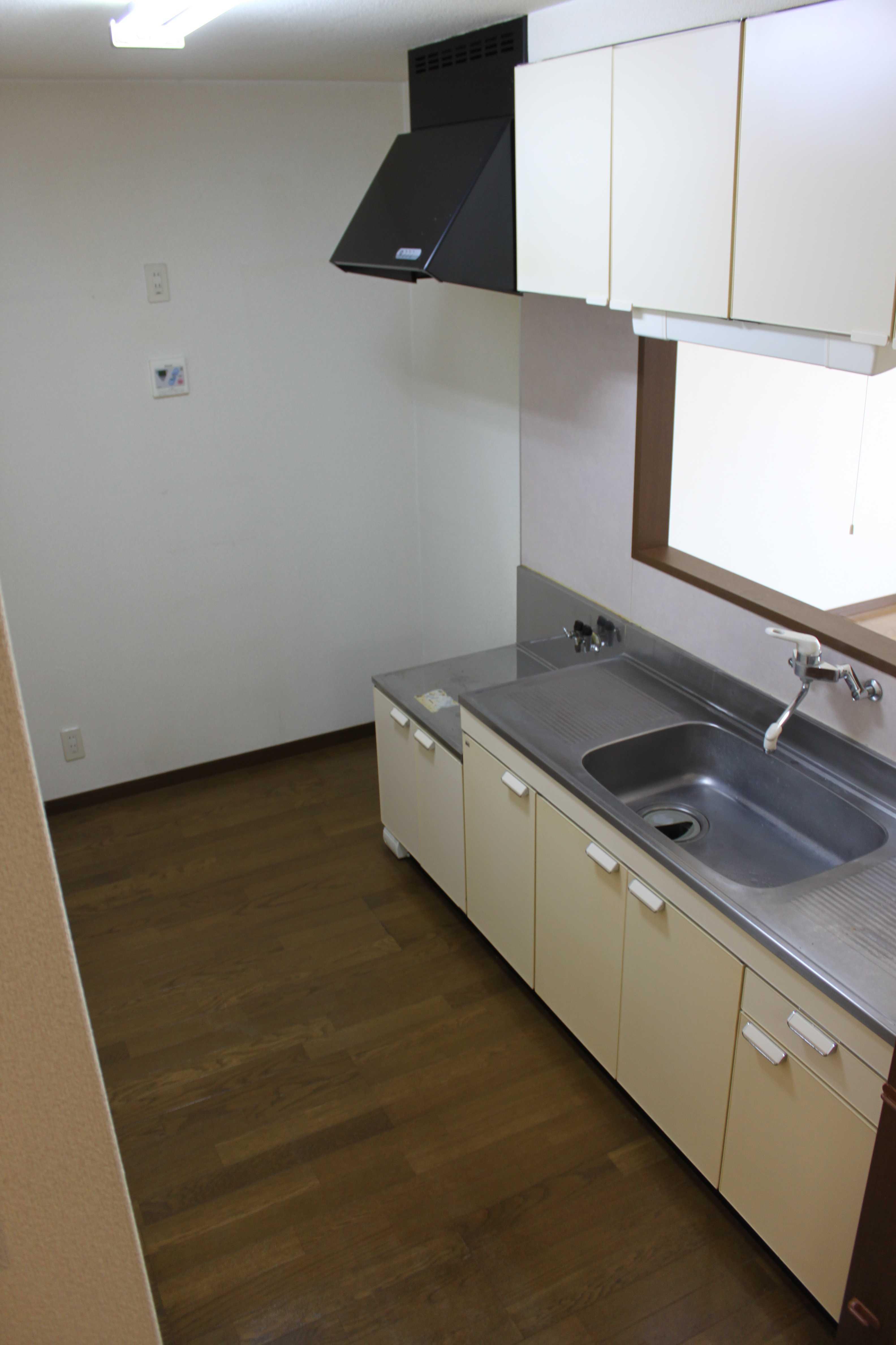 Kitchen. Face-to-face kitchen ・ Range new