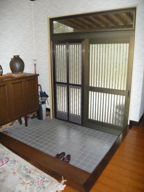 Entrance. Entrance of here in about a slowly seems to be able to talk spread