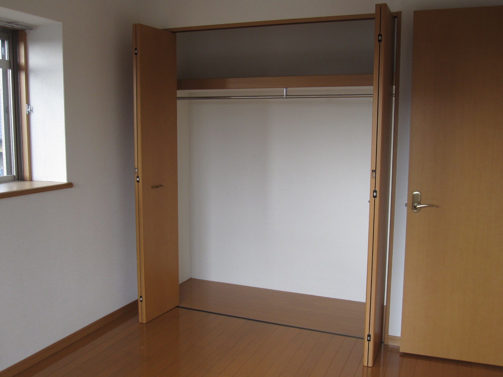 Receipt. Closet which is multiplied by the clothes